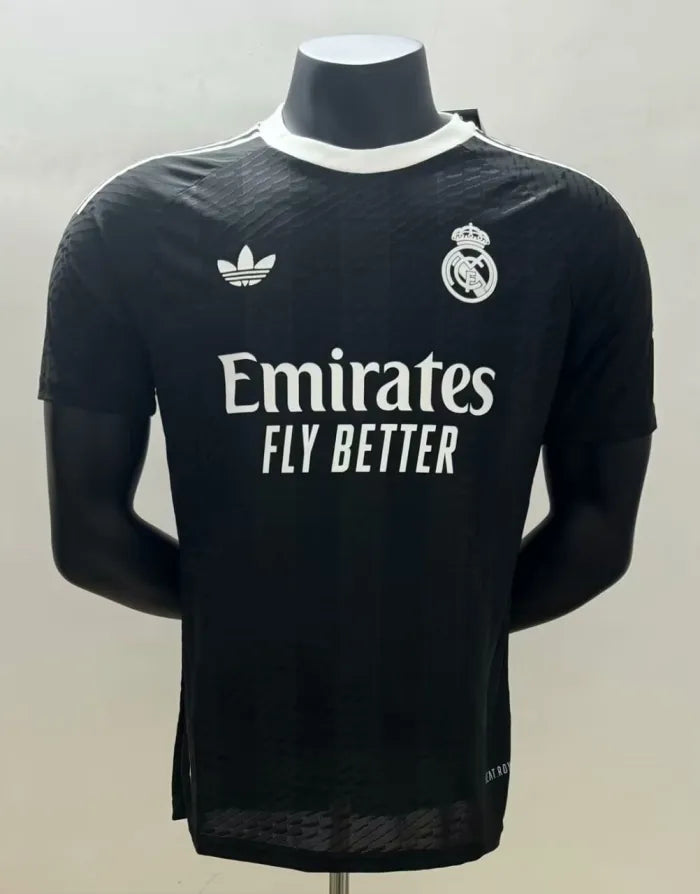 Real Madrid Goalkeeper Player Jersey 2025/2026
